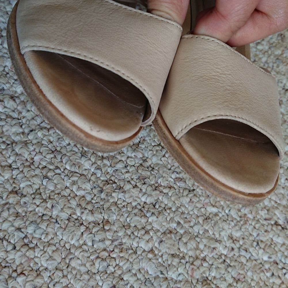 Eileen Fisher Doe Earth Tumbled Nubuck Sandal in beige size 6 - Picture 8 of 13